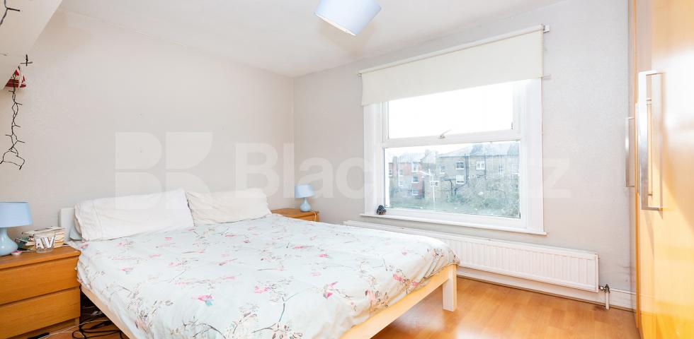 			TOP FLOOR OF A PERIOD CONVERSION, 1 Bedroom, 1 bath, 1 reception Flat			 Regina Road, STROUD GREEN